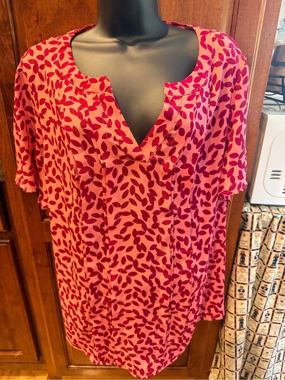 Liz Claiborne Pink Leaf-Print V-Neck Tunic